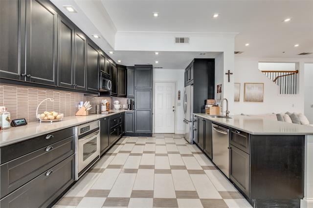 Building Photo - 5709 Lewis St