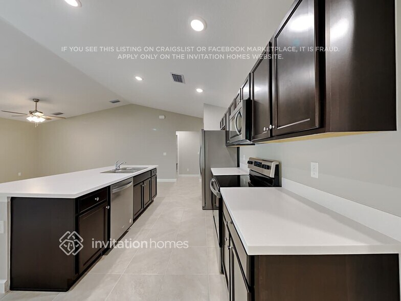 Building Photo - 714 SW McCracken Ave