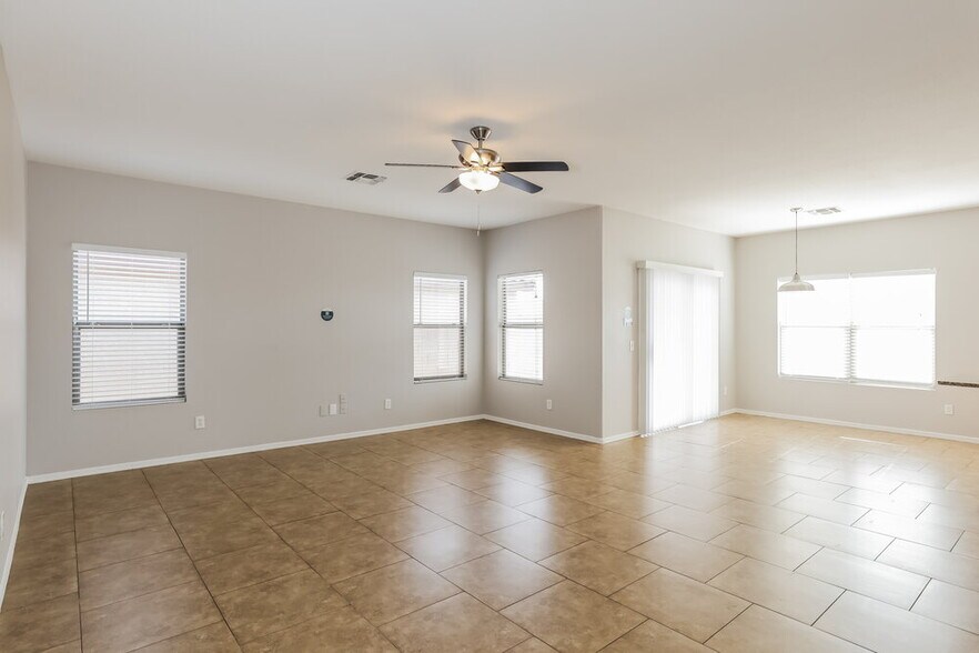 Building Photo - 735 E Michigan Ave