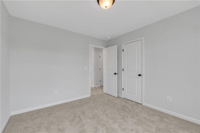 Building Photo - 869 York Aly