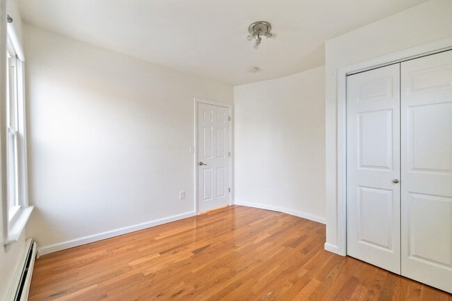 Building Photo - 330 2nd St