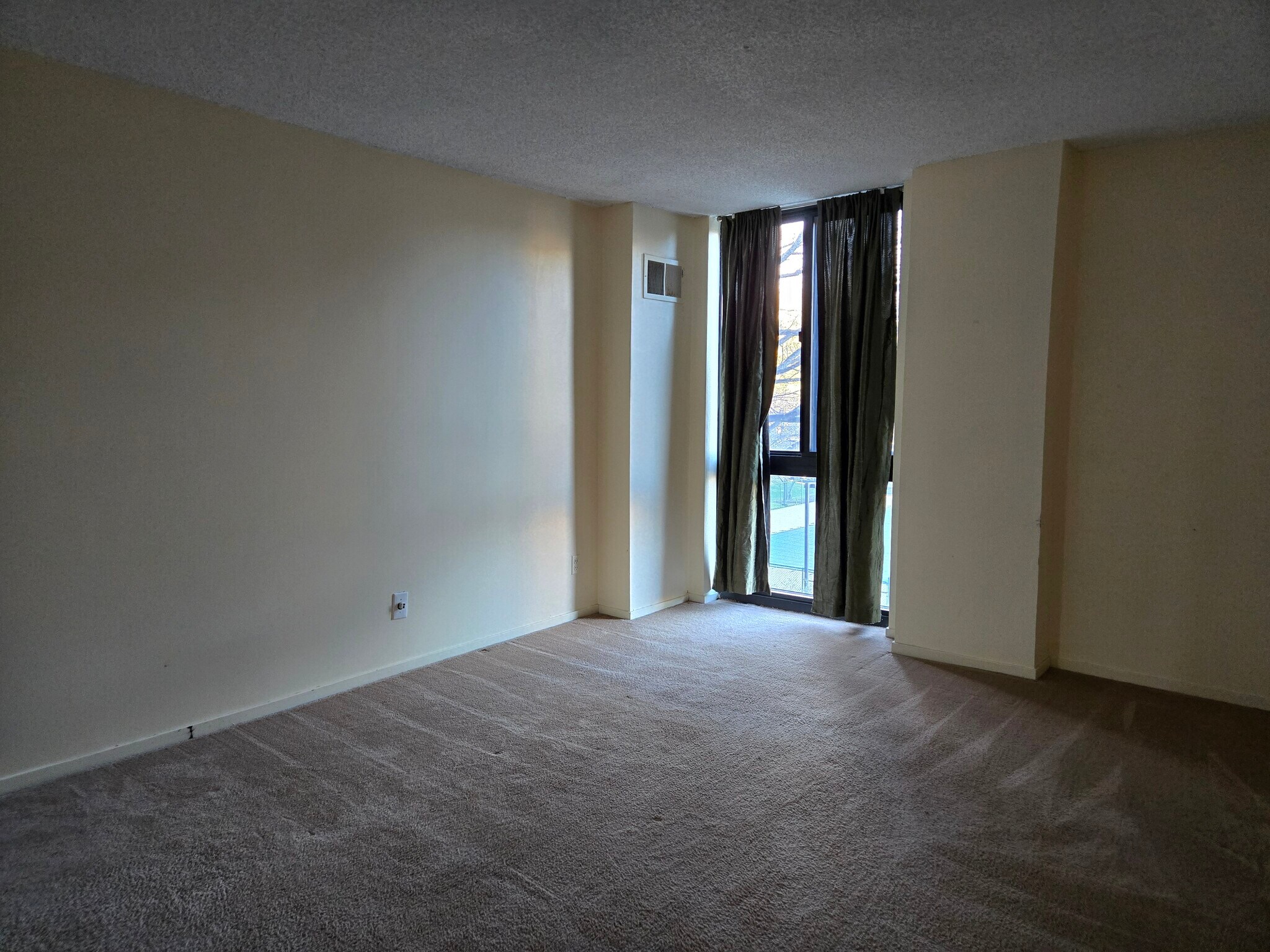 Building Photo - 2311 Pimmit Dr