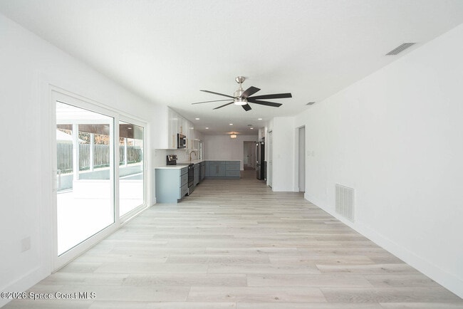 Building Photo - 790 Palm Dr