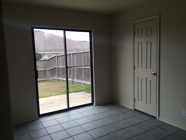 Building Photo - 5202 Daybreak Cir
