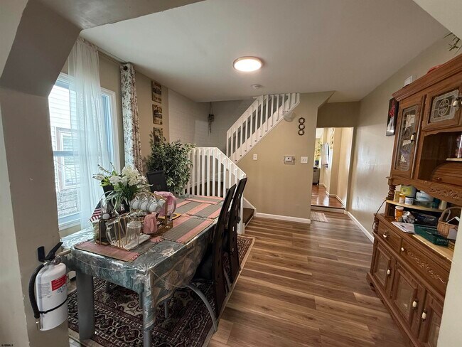 Building Photo - 29 N Texas Ave