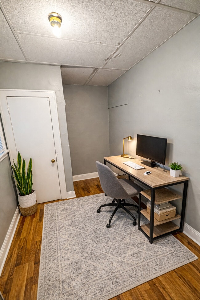 Building Photo - 541 Forsythe Ave