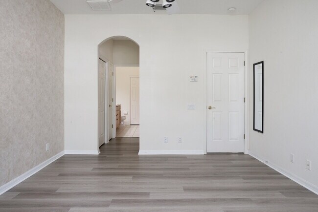 Building Photo - Pinellas Park, Gated Townhome Community 3/...