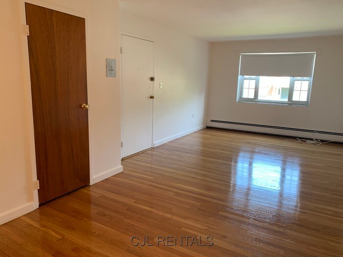 Building Photo - 6 Harris Cir