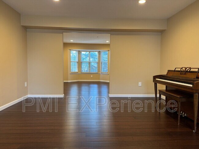 Building Photo - 9203 Sandy Creek Rd