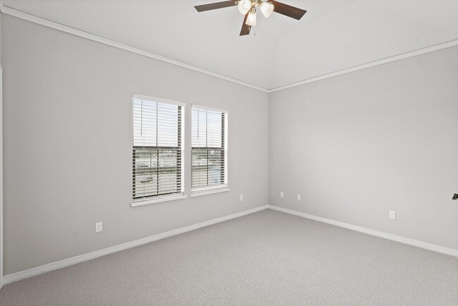 Building Photo - 3101 Fairdale Oaks E