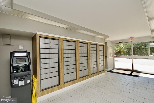 Building Photo - 2500 N Van Dorn St