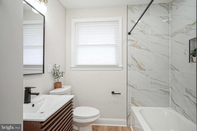 Building Photo - 10 Garfield Ave