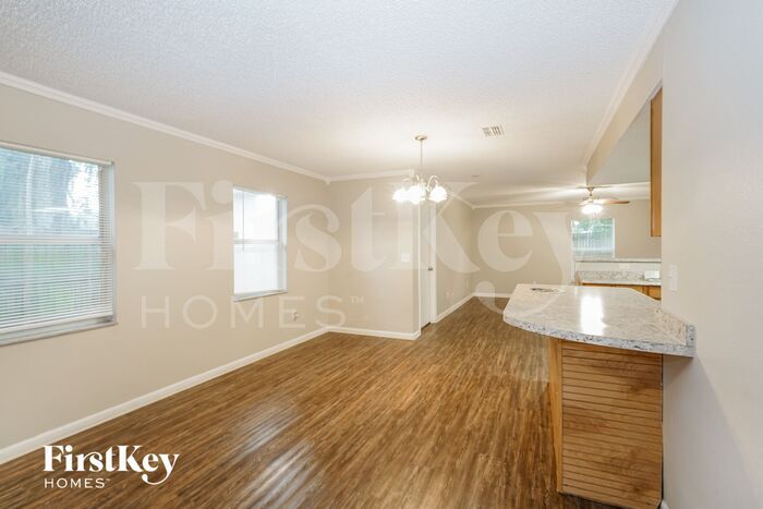Building Photo - 812 W Sligh Ave