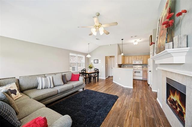 Building Photo - 205 N Bending Oak Ln