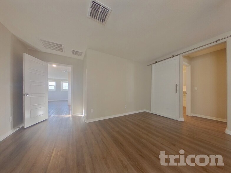 Building Photo - 11641 N 165th Ln