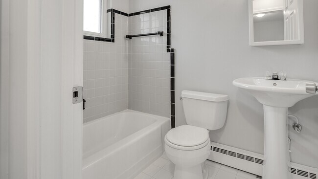 Building Photo - 1617 W Nine Mile Rd