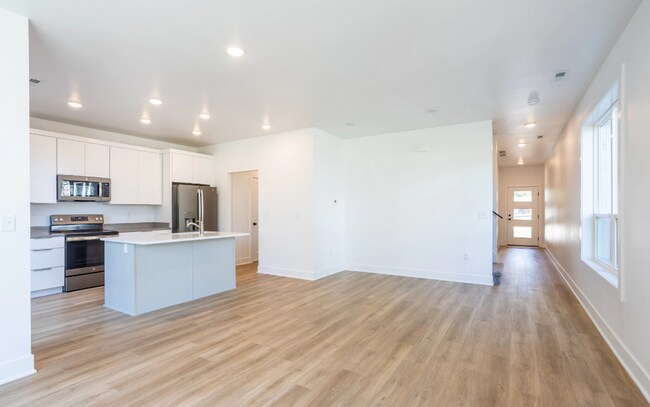 Building Photo - 804 Delaware Ave