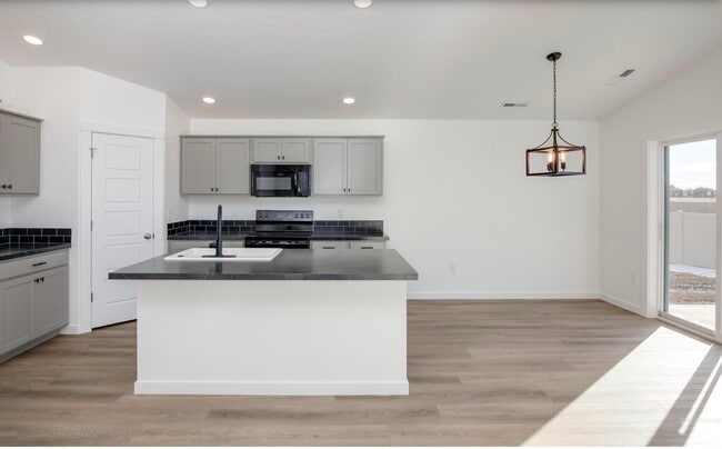 Building Photo - 7557 E Flyway St