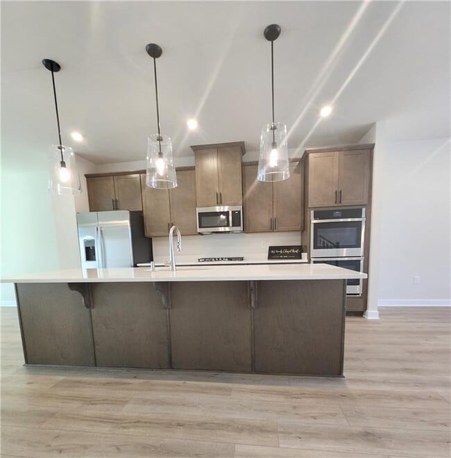 Building Photo - 852 Woods Chapel Rd