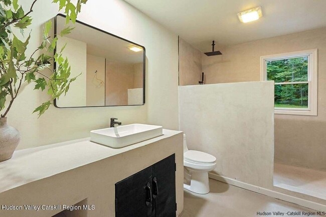 Building Photo - 13 Arnold Dr