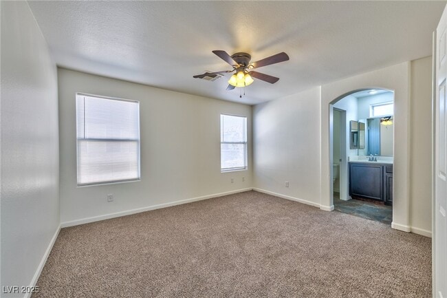 Building Photo - 949 Medina De Leon Ave