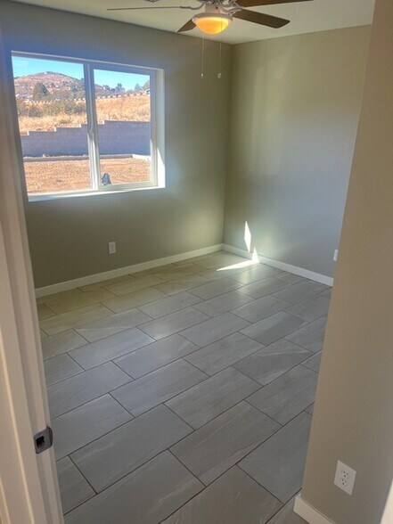 Building Photo - 1818 N Rose Quartz Dr