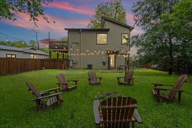 Building Photo - 2947 Moss St