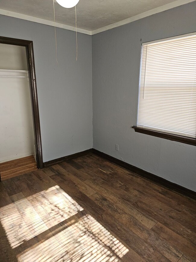 Building Photo - Cute 2 bed 1 bath in Midwest City Close to...