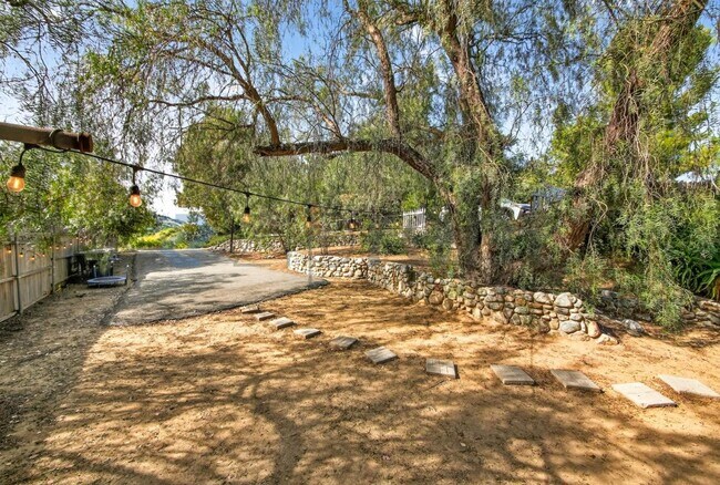 Building Photo - 16925 Hillside Dr