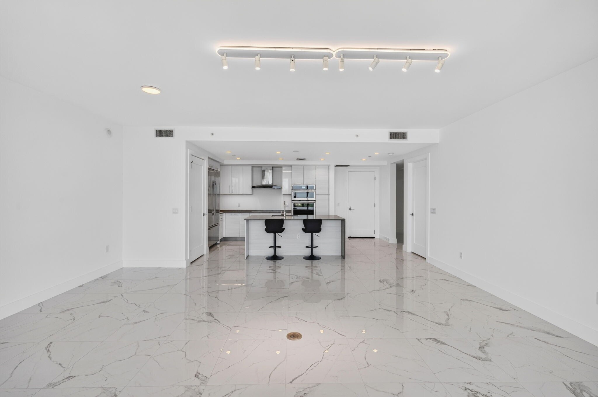 Building Photo - 100 E Las Olas Blvd