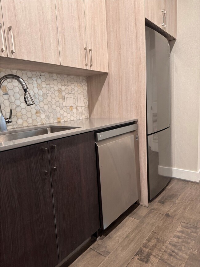 Building Photo - 4819 Caroline St