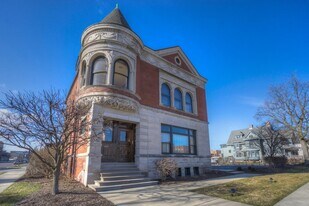 Building Photo - 402 W Washington St
