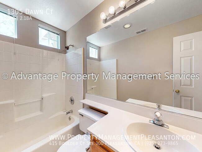 Building Photo - Spacious 2 Bed, 2.5 Bath, Townhome with 2-...