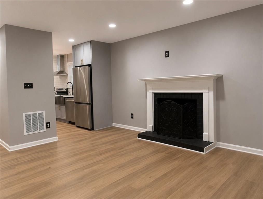 Building Photo - 5471 Park Pl S