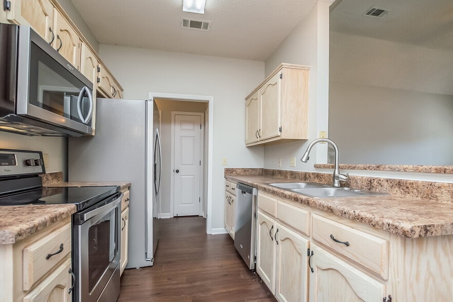 Building Photo - 757 Rain Dance Way