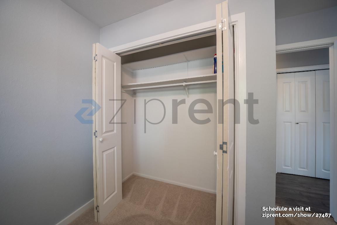 Building Photo - Unit A