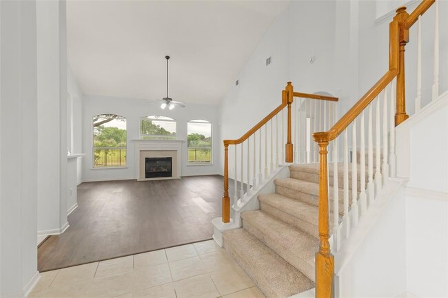 Building Photo - 2111 Blue Water Bay Dr