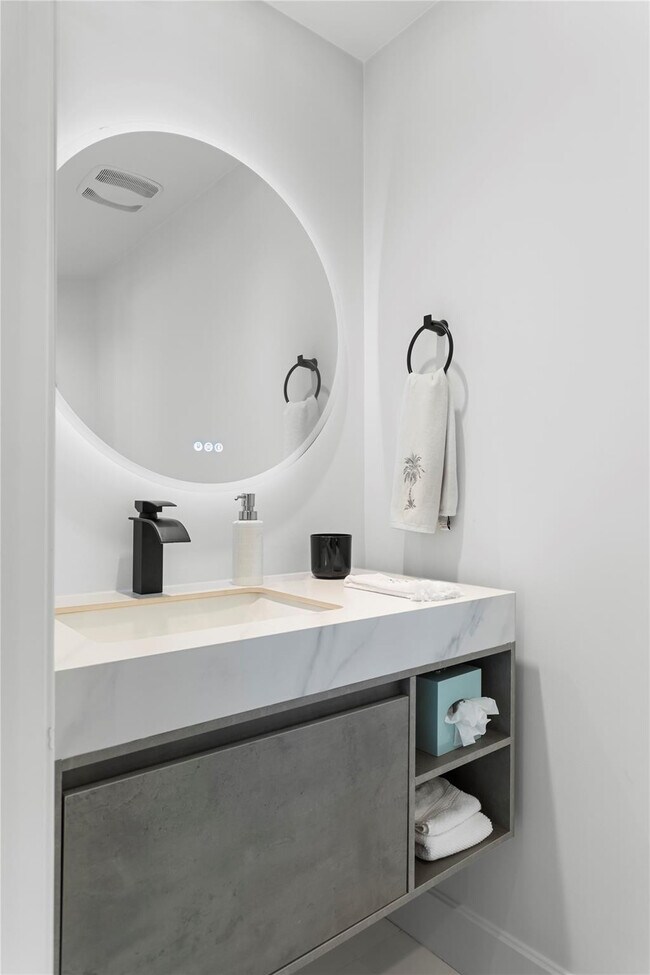 Building Photo - 3535 S Ocean Dr