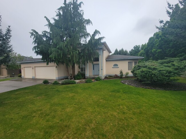 Primary Photo - Perfect Family Home Near Badger Mountain –...