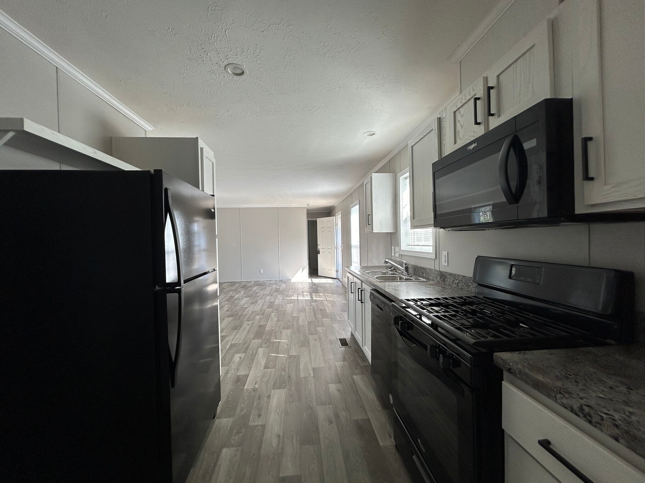 Building Photo - 11420 Oakgrove Dr