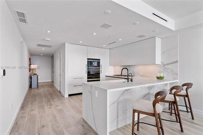 Building Photo - 1116 N Ocean Blvd