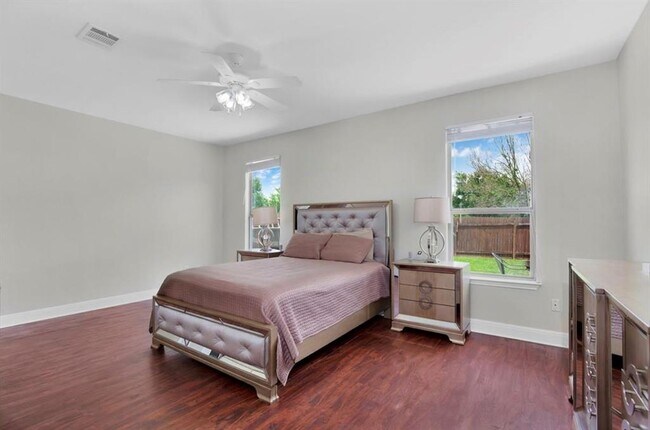 Building Photo - 1721 E Mesa Park Dr