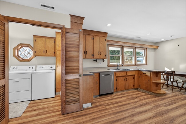 Building Photo - 9 Harbor View S