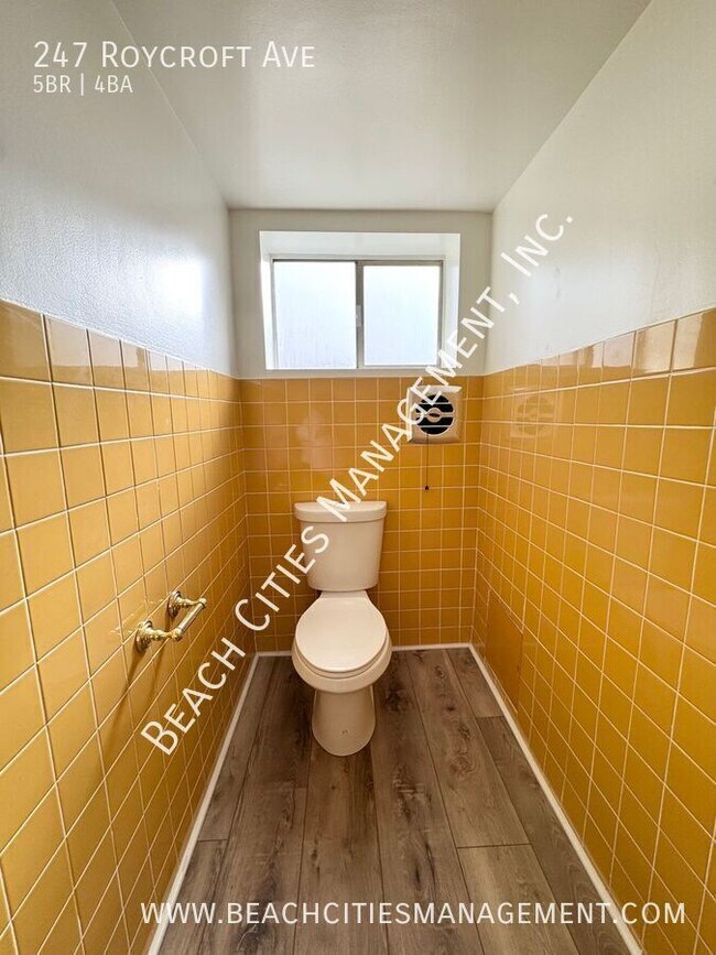 Building Photo - 247 Roycroft Ave