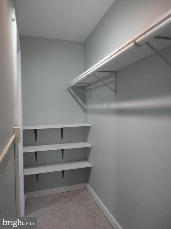 Building Photo - 814 Rustic Ln