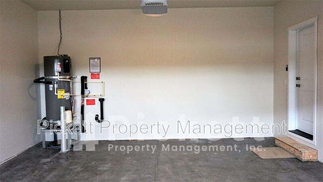 Building Photo - 4549 Bay Vista Blvd