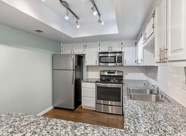 Building Photo - 2300 Dickerson Rd