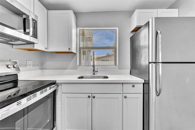 Building Photo - 163 NW 40th St