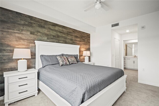 Building Photo - 15285 Grn Acrs Ave