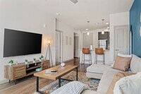 Building Photo - 711 W Broadway Rd